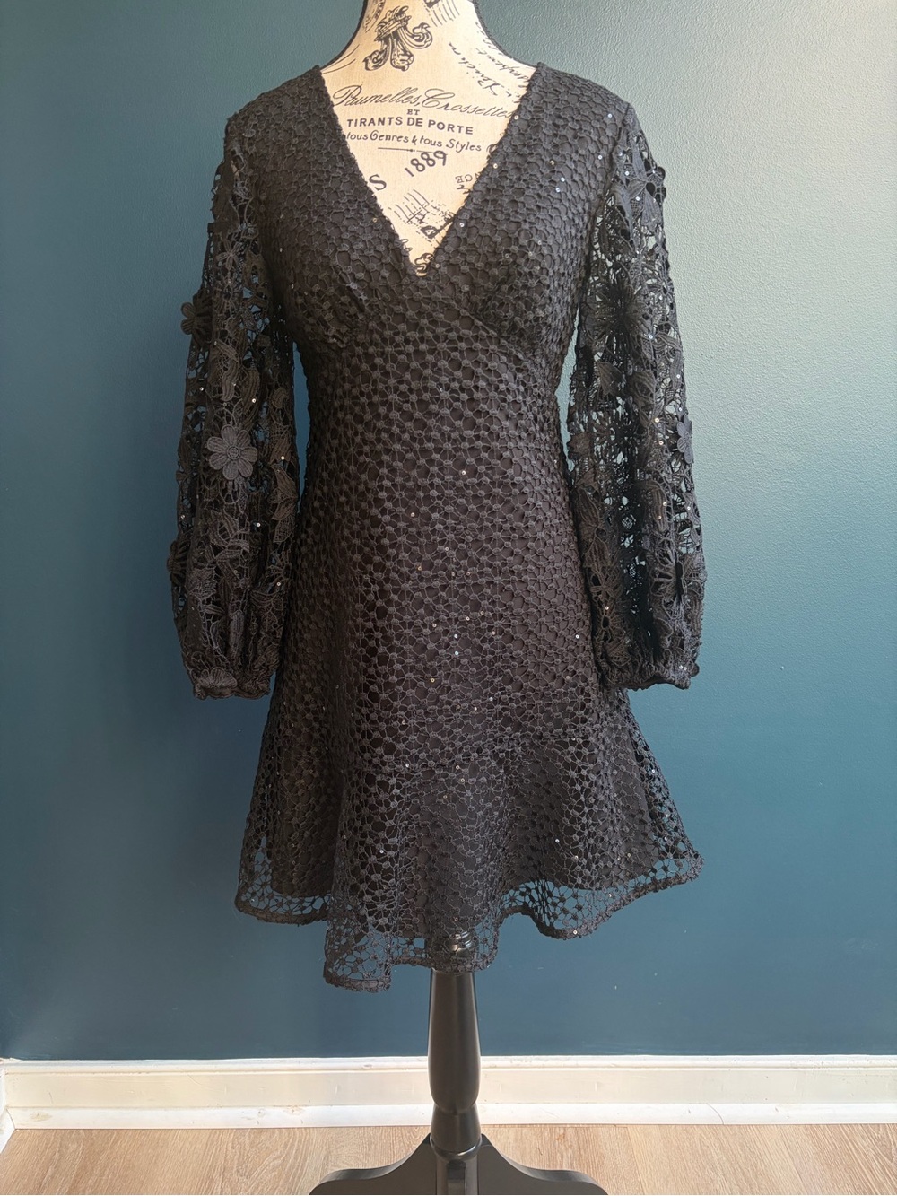 French Connection Caballo Sequin Lace Mini Dress Black Size 0 HOCO